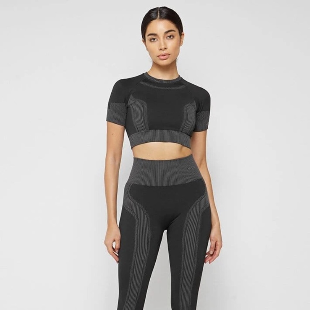 Maniere De Voir - Seamless Shortsleeve Top